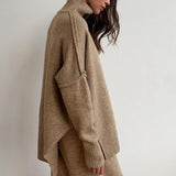 Yüksek Yaka Yırtmaçlı Kazak Bol Örgü Pantolon Takımı