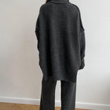 Yüksek Yaka Yırtmaçlı Kazak Bol Örgü Pantolon Takımı