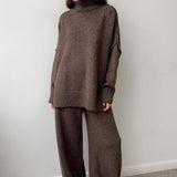 Yüksek Yaka Yırtmaçlı Kazak Bol Örgü Pantolon Takımı