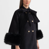 Kürk Manşetli ve Kurdele Detaylı Kaban