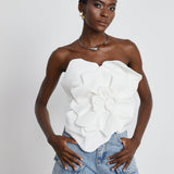 Flora Elegance Beyaz 3D Çiçek Detaylı Straplez Bluz