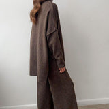 Yüksek Yaka Yırtmaçlı Kazak Bol Örgü Pantolon Takımı