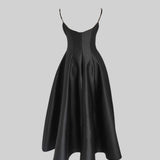 Kalp Yakalı ve Diz Boyu Etekli Dar Kesim Elbise