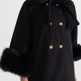 Kürk Manşetli ve Kurdele Detaylı Kaban