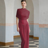 Asimetrik pilili maksi elbise