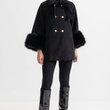 Kürk Manşetli ve Kurdele Detaylı Kaban