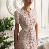 Düğme Detaylı ve Dilimli Dantel Etek Uçlu Elegant Çiçek Dantelli Elbise – Pudra Pembe