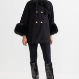 Kürk Manşetli ve Kurdele Detaylı Kaban