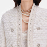 Beyaz Düğme Detaylı İncili Kısa Ceket