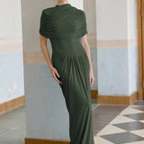 Asimetrik pilili maksi elbise