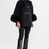 Kürk Manşetli ve Kurdele Detaylı Kaban