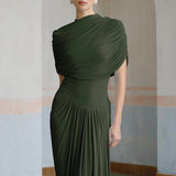 Asimetrik pilili maksi elbise