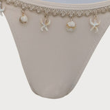 Beyaz Kabuk Süslemeli Bikini Takımı