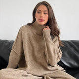 Yüksek Yaka Yırtmaçlı Kazak Bol Örgü Pantolon Takımı