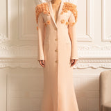 3D Kontrast Çiçekli Omuz ve Sırt Aksesuarlı Uzun Palto - Şeftali