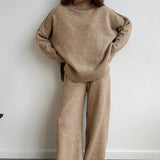 Yüksek Yaka Yırtmaçlı Kazak Bol Örgü Pantolon Takımı