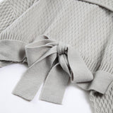 Zarif Dokulu Sırt Detaylı Kazak