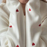 İşlemeli Kalp Büyük Boy Örgü Kazak