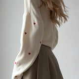 İşlemeli Kalp Büyük Boy Örgü Kazak