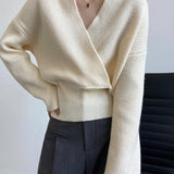 Gri Kuşak Detaylı Minimalist Triko Kazak