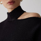 Omuzları Açık Balıkçı Yaka Uzun Kollu Kazak