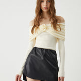 Ekru Drapeli Omuz Dekolteli Bluz