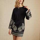 Narin Nakışlı Çan Kollu Kısa Elbise