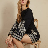 Narin Nakışlı Çan Kollu Kısa Elbise