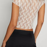 Kontrast Dikiş Detaylı Dantel Kısa Üst