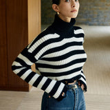 Siyah Beyaz Çizgili Triko Kazak