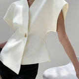 Beyaz Minimal Altın Detaylı Kolsuz Bluz