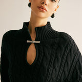 Siyah Örgü Desenli Metal Detaylı Kazak