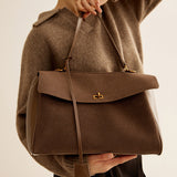 Fonksiyonel Büyük Kapasiteli Flap Omuz Çantası