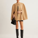 Metal Detaylı Düz Tüvit Pelerin