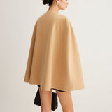 Metal Detaylı Düz Tüvit Pelerin