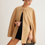 Metal Detaylı Düz Tüvit Pelerin