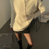 Zarif Düğmeli Hırka