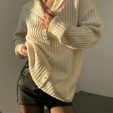 Zarif Düğmeli Hırka