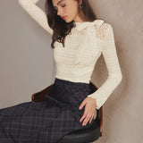 Şık Dokuya Sahip İnce Fit Dantel Fiyonk Detaylı Bluz