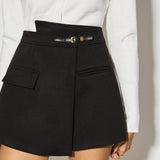 Şık Orta Bel Fermuarlı Şort Etek ve Şık Kemer Tasarımı