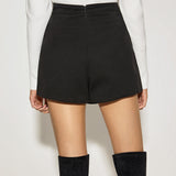 Şık Orta Bel Fermuarlı Şort Etek ve Şık Kemer Tasarımı