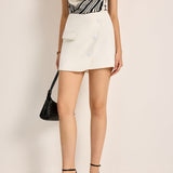 Şık Düğme Detaylı Kısa Etek