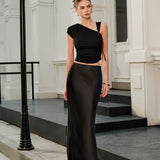 Şık Asimetrik Yaka Kısa Üst ile Trendy Görünüm