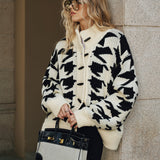 Boynuz Düğmeli  Örgü Hırka