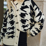 Boynuz Düğmeli  Örgü Hırka