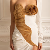 Büzgülü Altın Detaylı Asimetrik Abiye Elbise – Beyaz