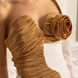 Büzgülü Altın Detaylı Asimetrik Abiye Elbise – Beyaz