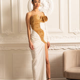 Büzgülü Altın Detaylı Asimetrik Abiye Elbise – Beyaz