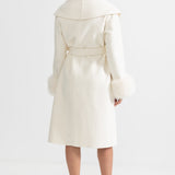 Kürk Manşetli ve 3D Çiçek İşlemeli Kaban