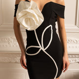 Büyük Beyaz Çiçek Aplikeli Kapalı Omuz Mini Elbise - Siyah